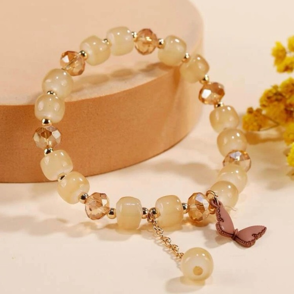 Beautiful Butterfly Charm Beaded Bracelet *NEW* - Picture 3 of 4